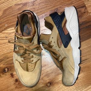 Nike Air Huarache Premium Wheat Pack Suede Sneaker